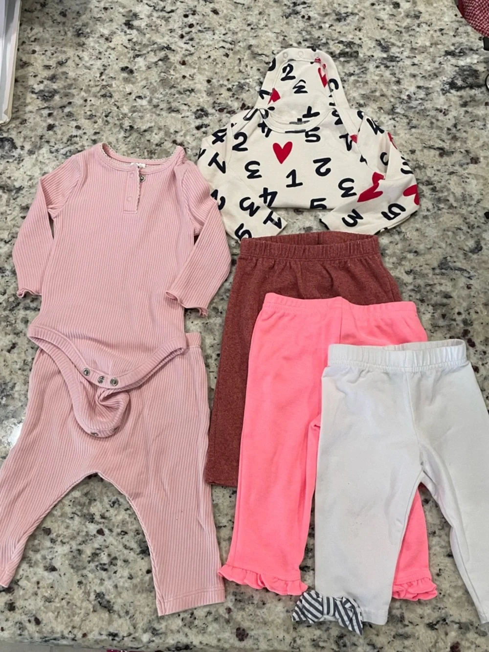 🌸 6 PC Bundle Baby girl 3-6 months Onesies pants and tops Gently used